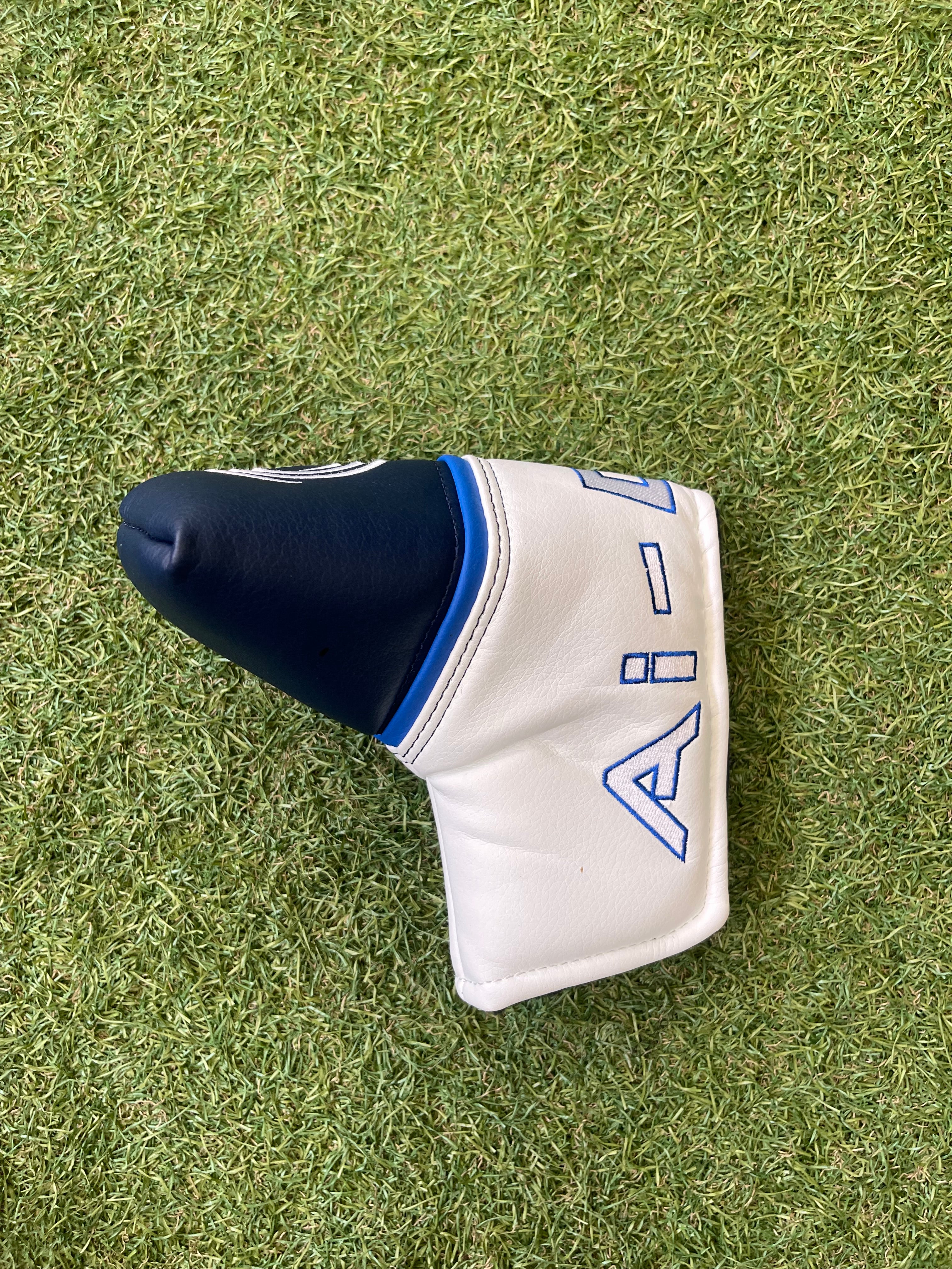 Odyssey AI-One putter headcover