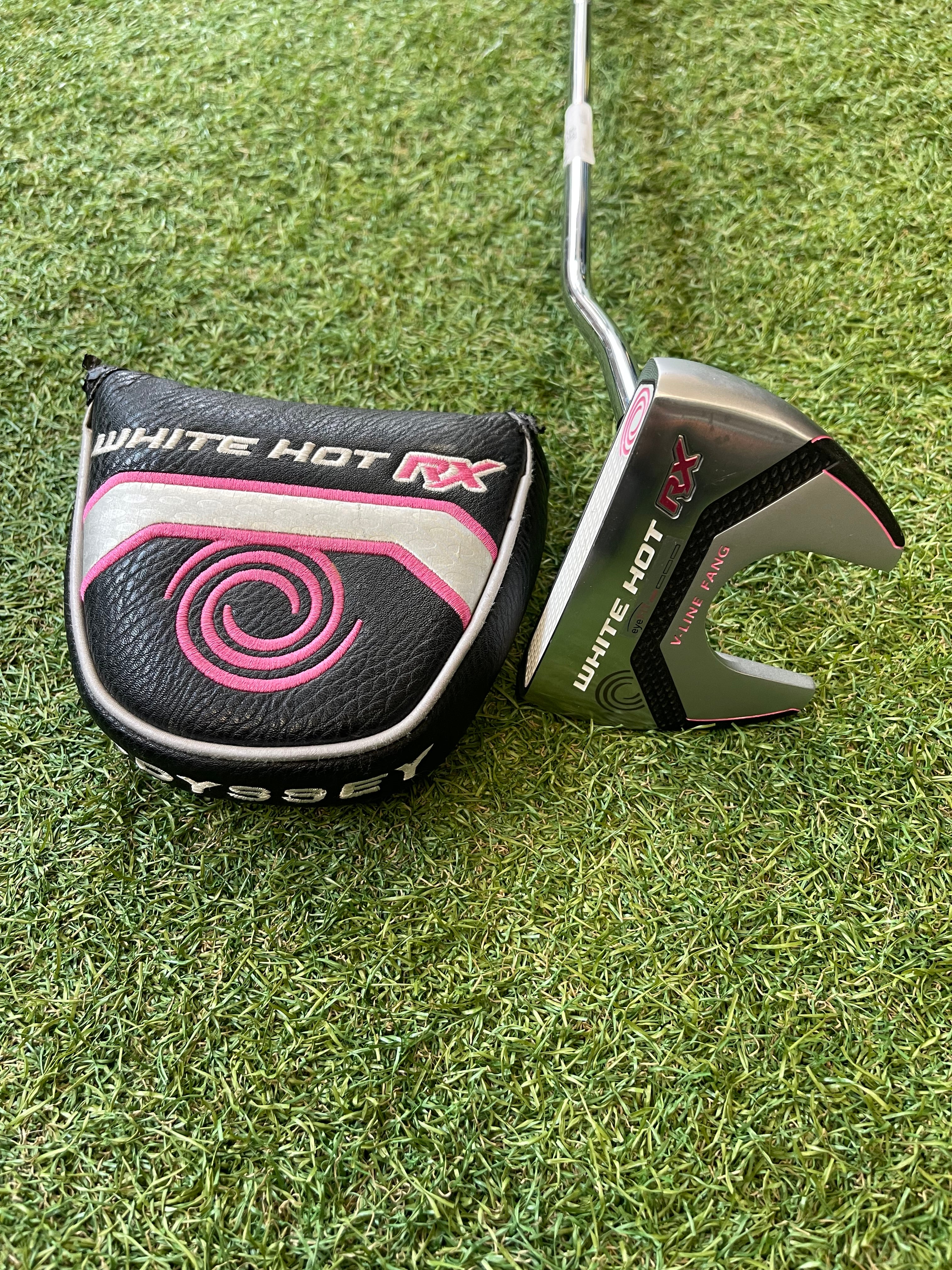Odyssey White Hot Rx V-line Fang Putter 33”