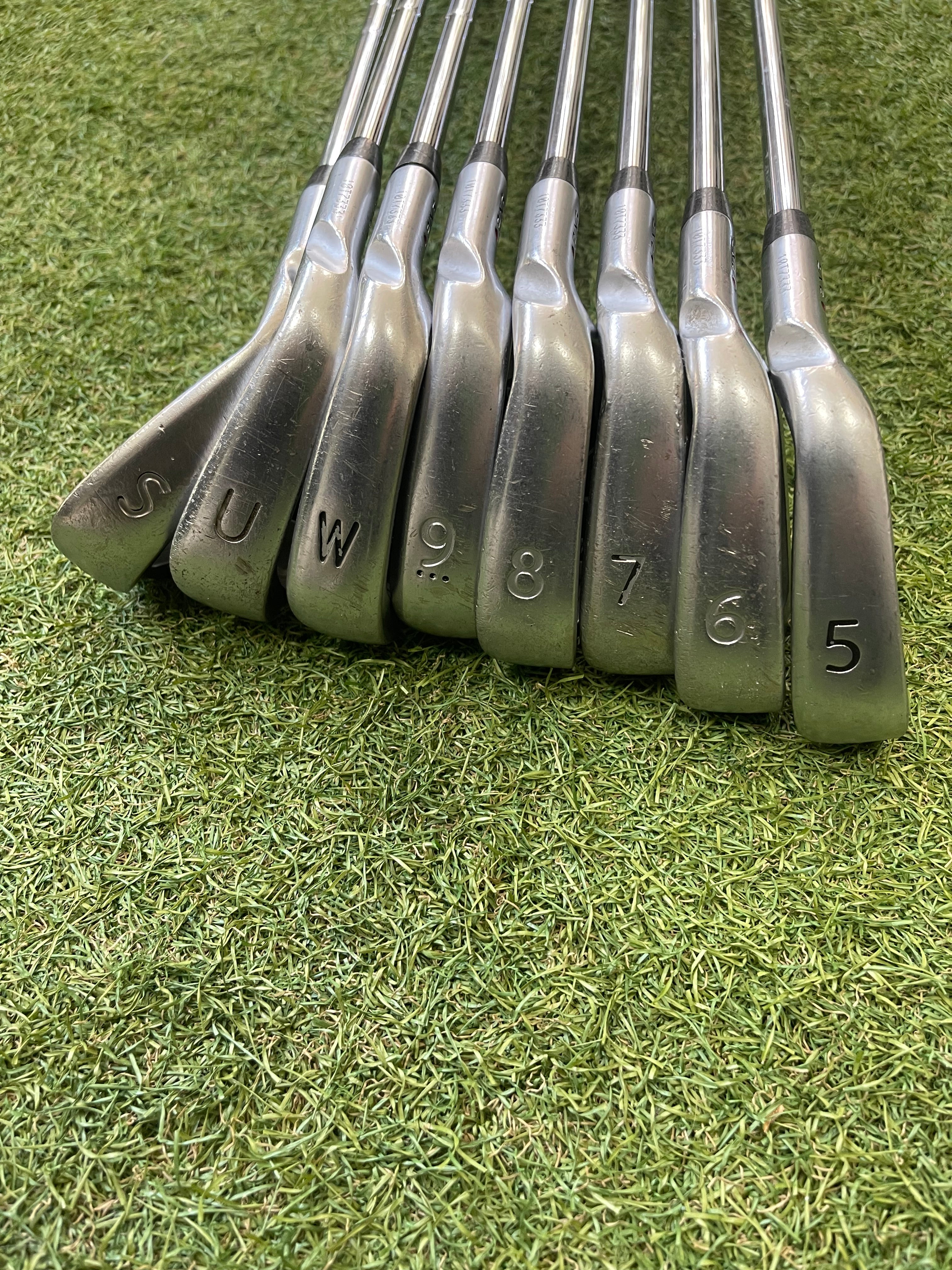 Ping i20 ijzerset 5-9,pw,gw,sw +0,5'' (rode stip_