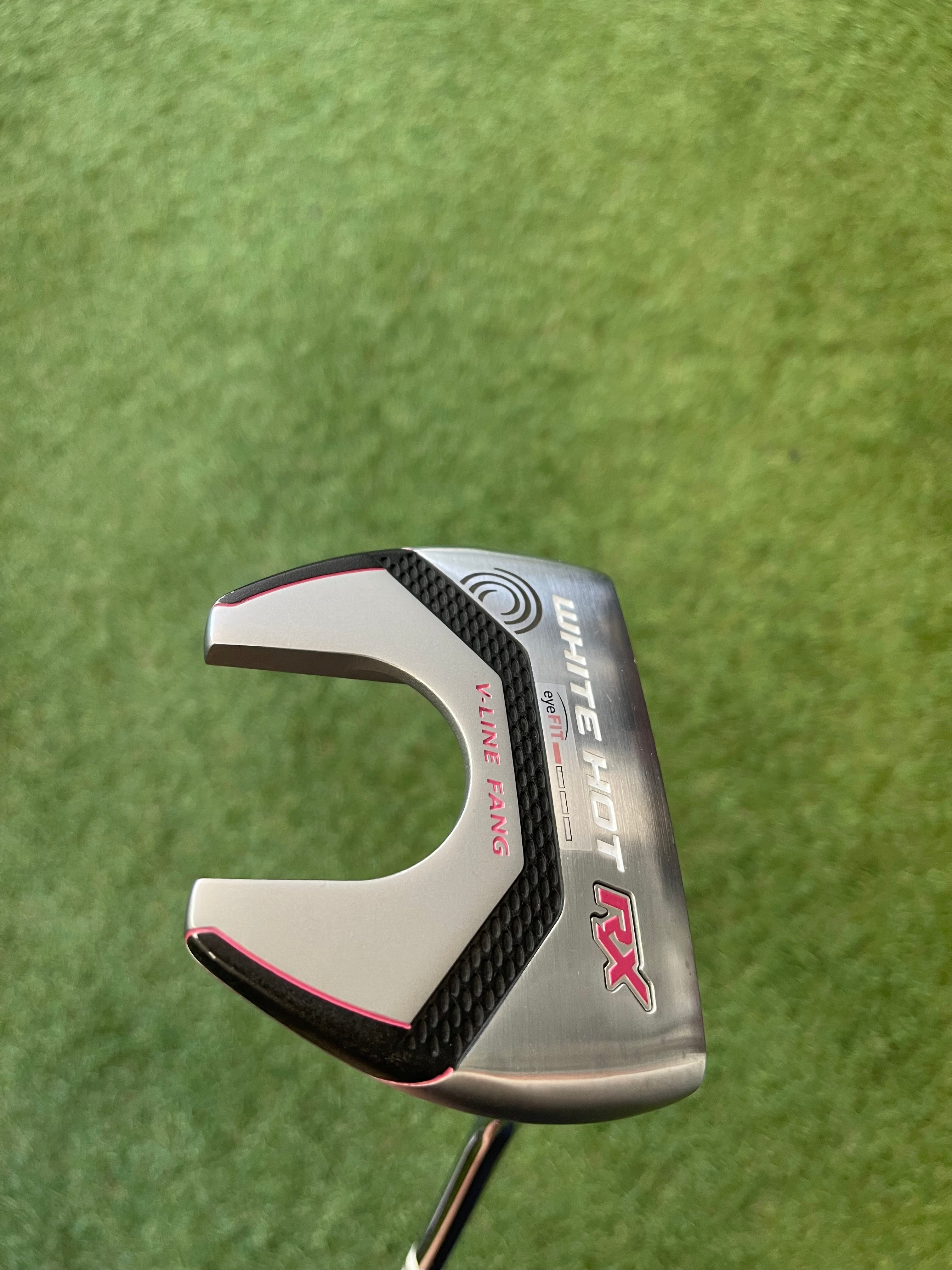 Odyssey White Hot Rx V-line Fang Putter 33”